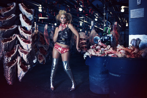 Pamela Anderson salátalevélben