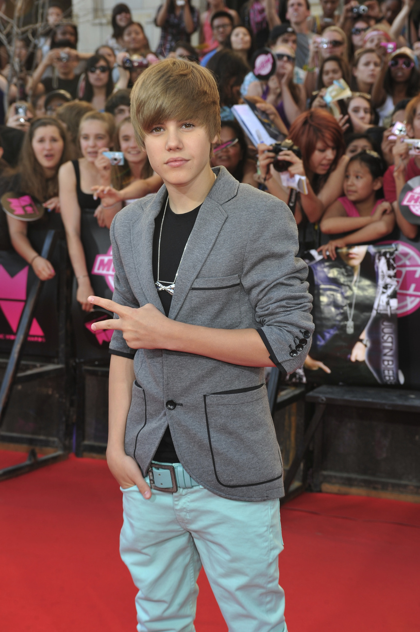 Justin Bieber tegnap este a brit X-Faktorban lépett fel