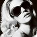 Még egy napszemüveges Versace-fotó