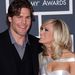 Carrie Underwood és Mike Fisher. A menyasszony az American Idol tehetségkutatót nyerte meg, a vőlegény profi hokijátékos. 2008-ban találkoztak, 2010. július 10-én már össze is házasodtak egy 250 fős lakodalom keretében.