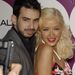 KIK? Christina Aguilera énekesnő és Jordan Bratman producer HÁZASOK IS VOLTAK? Igen. HÁNY ÉV UTÁN MENTEK SZÉT? 8 MI VOLT A VÁLÓOK? Ködösítenek a témában, veréstől nyitott kapcsolatig mindenről volt szó, valószínűleg csak elhidegültek