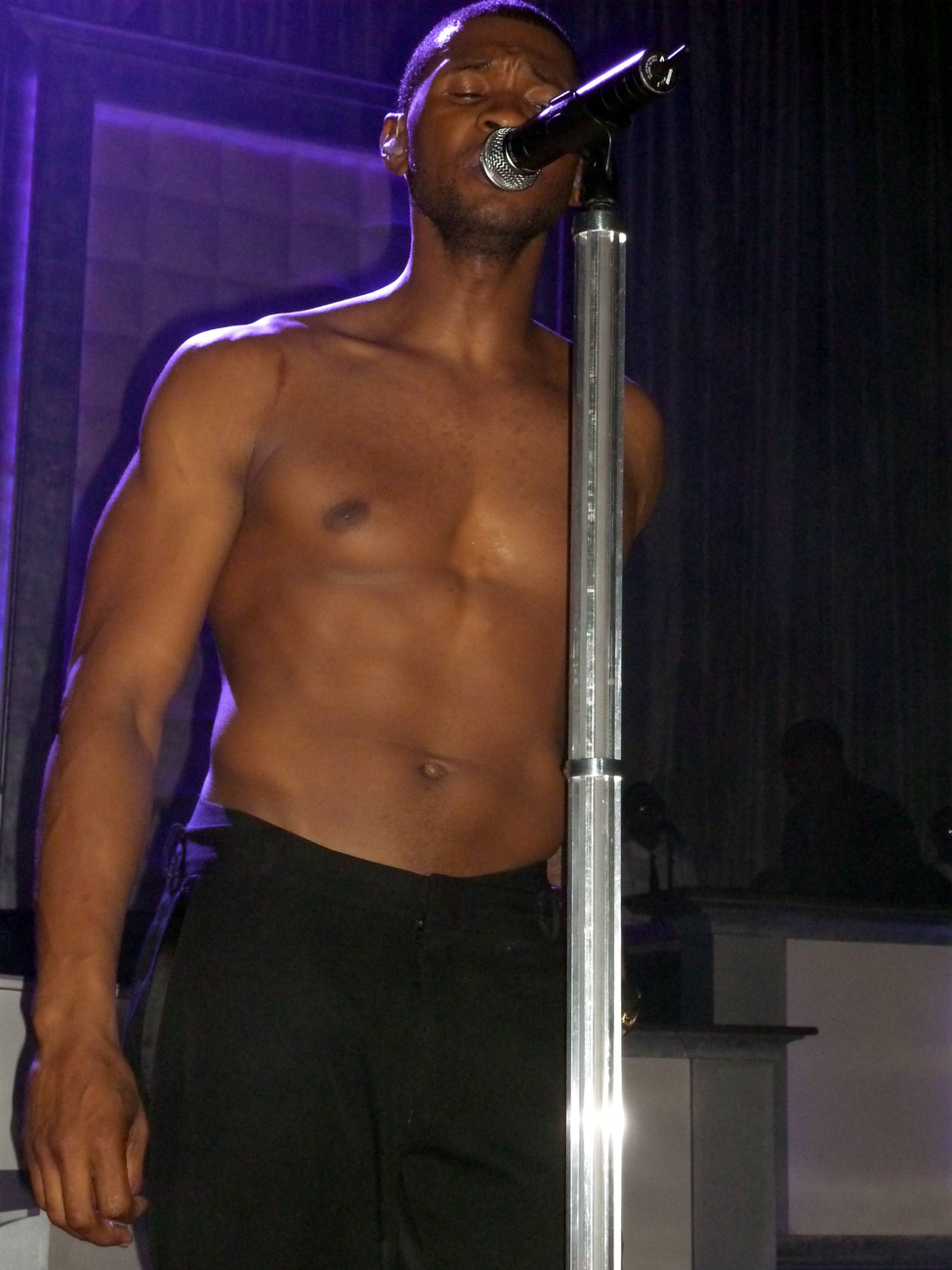Usher a februári Grammy-átadóról integet