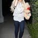 Lindsay Lohan hétfő hajnalban távozik Samantha Ronsontól.