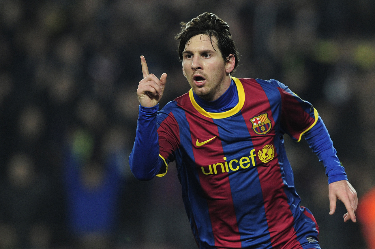 2011. - Messi ázik és vérzik