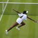 Venus Williams, amint egy érdekes hátú ruhában ver agyon egy üzbég teniszezőnőt idén Wimbledonban