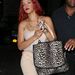 Rihanna leopárd mintás Givenchy táskával és testőrével a New York-i éjszakában május 3-án
