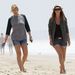 Nicky Hilton és barátnője között nagy az összhang a tengerparton 