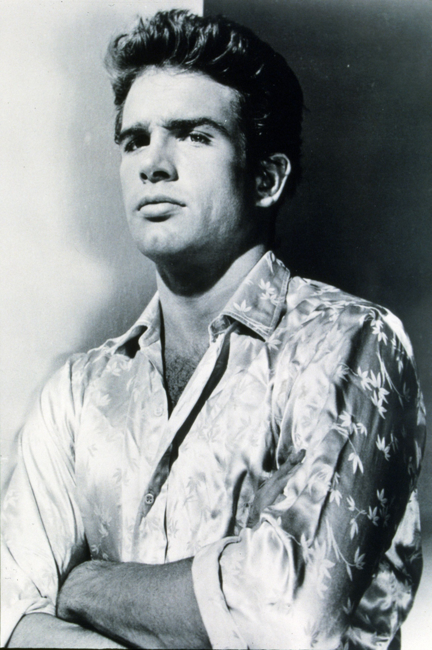 Elvis Presley (1935-1977). Zenei karrierje mellett összesen 33 filmben szerepelt