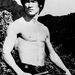 Bruce Lee (1941-1973). San Franciscóban született, és csak háromnegyed részben volt kínai származású, mégis évekig gyakorlatilag egyedül képviselte az ázsiai férfiakat Hollywoodban
