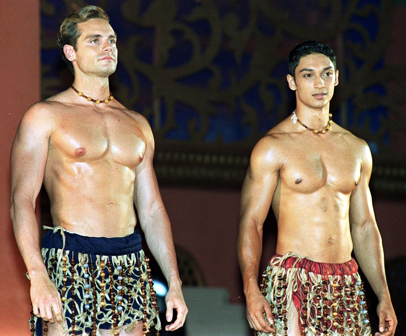 Ők pedig nem kifejezetten a divatszakmában nyomulnak, hanem a New Delhiben rendezett Mr. International 1999 szépségvereny venezuelai győztese (balra) és az indiai második helyezett (jobbra)