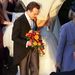Heidi Withers a világ legbizarrabb menyasszonyi fátyla alatt - a templomból kifelé is viselte