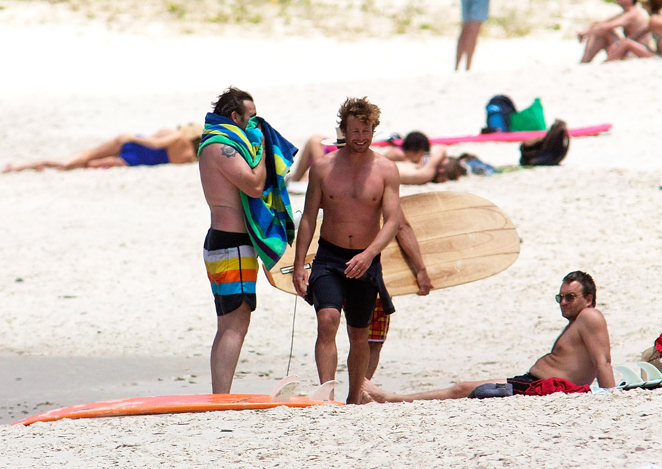 Simon Baker haverokkal-családdal strandolt Ausztráliában