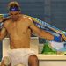 Rafael Nadal törölközik a mérkőzés szünetében