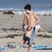 Justin Bieber féltestvérével játszik a strandon Malibuban