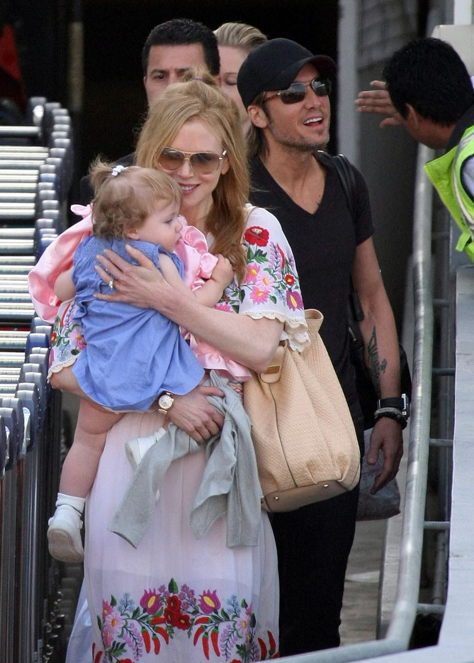 Nicole Kidman nem öltözött át a repülőn, ugyanebben a ruhában érkezett meg másnap Sydney-be