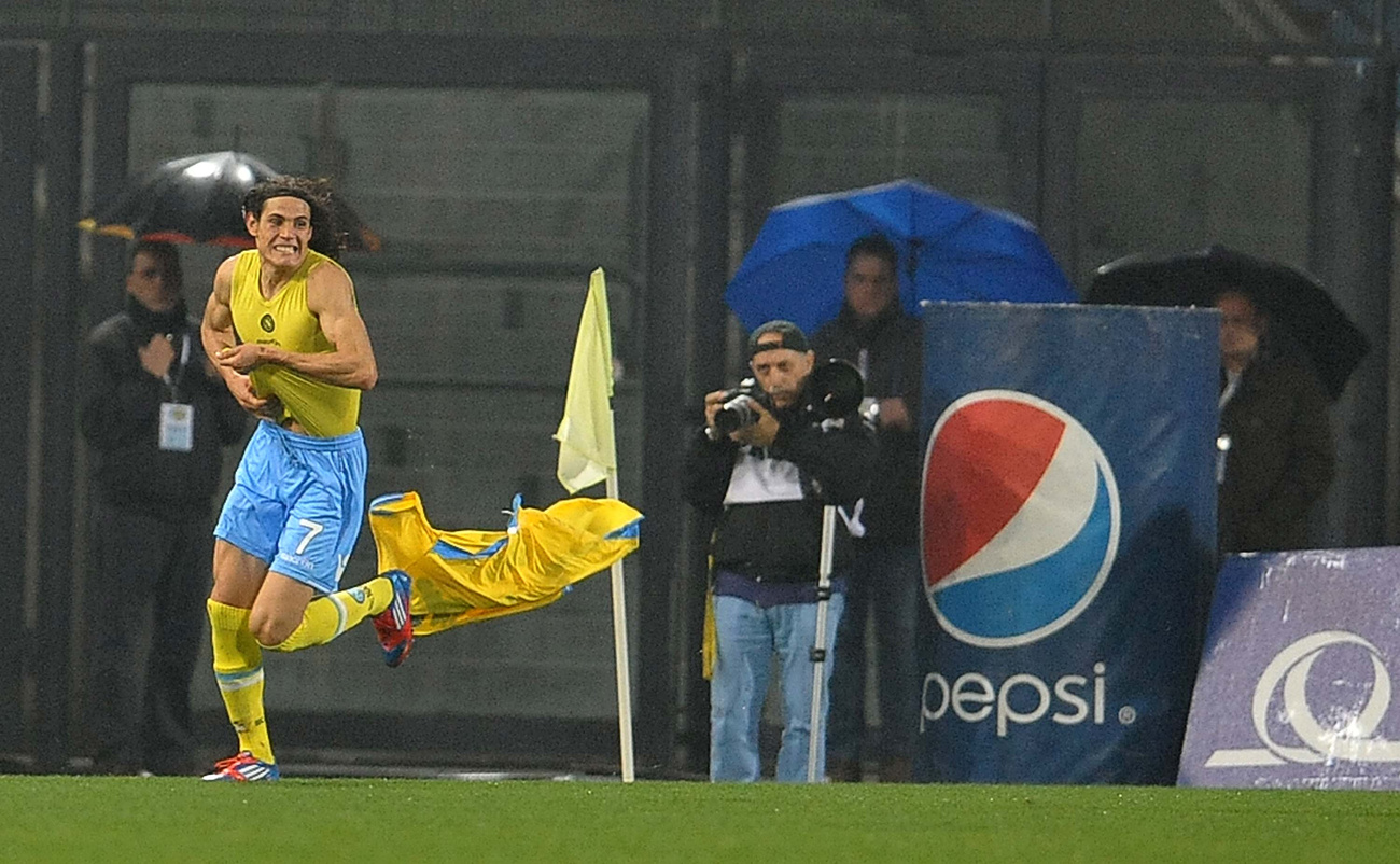 Egy normális kép a végére: Edinson Cavani az uruguayi válogatott tagjaként a 2010-es VB-n