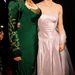 1997. március 23. - Kate Winslet az Oscar-gálán, mellette Helena Bonham Carter, aki akkor a kosztümös filmek királykisasszonyának számított, akkor éppen a Galamb szárnyaiban szerepelt legutóbb
