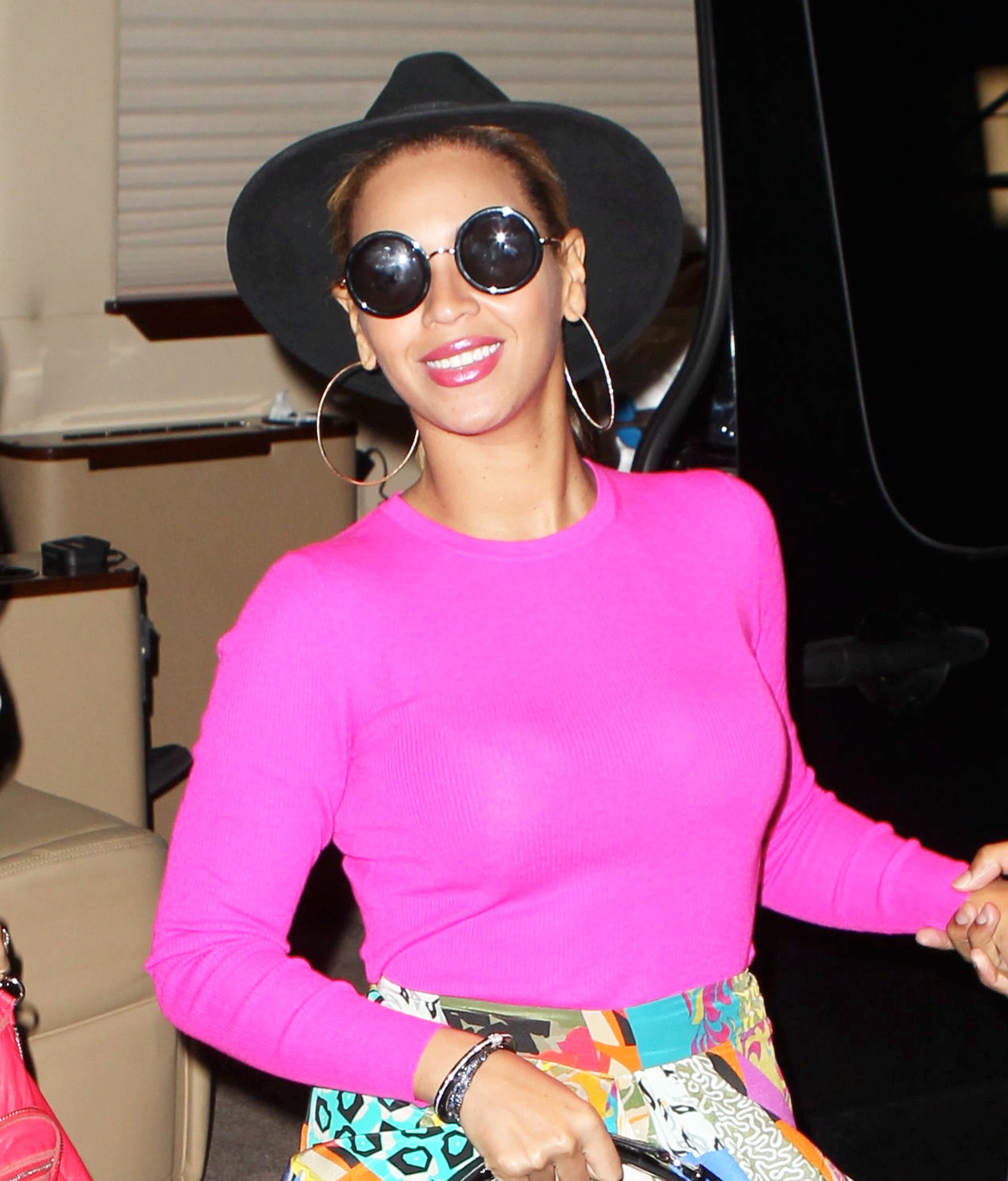 Beyoncé nagyon színes ruhában New Yorkban