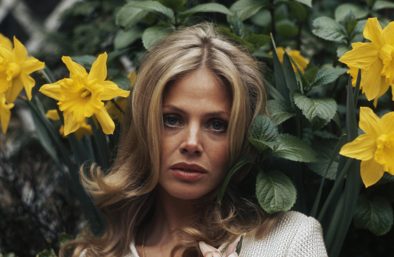 A legutolsó fotó 1975-ös, és egy svéd színésznőt ábrázól, ő Britt Ekland