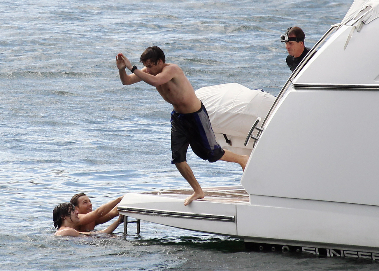 A One Direction együttesből ketten a szörfözést is kipróbálták