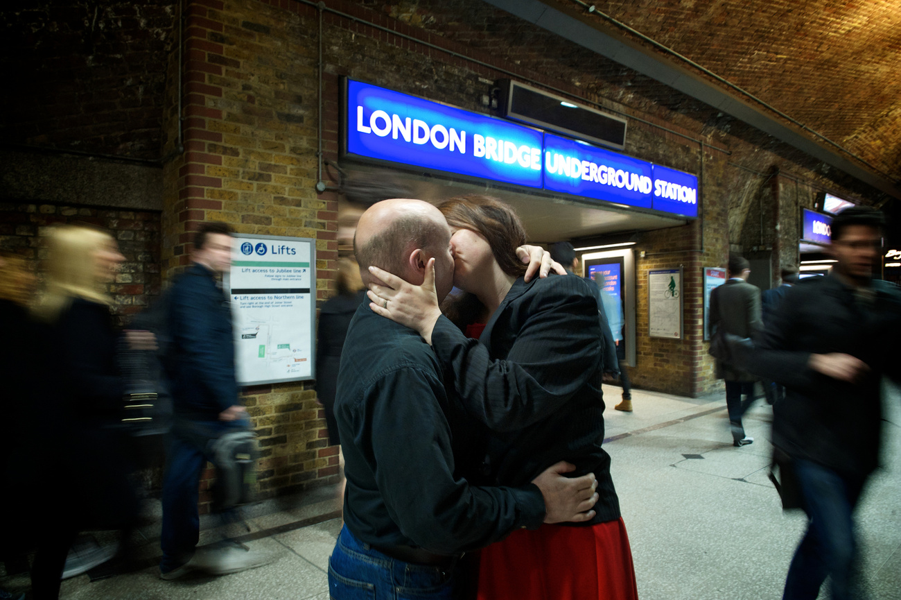 David Walker és Laura O’Meara csókolóznak a London Bridge állomáson, mint minden reggel