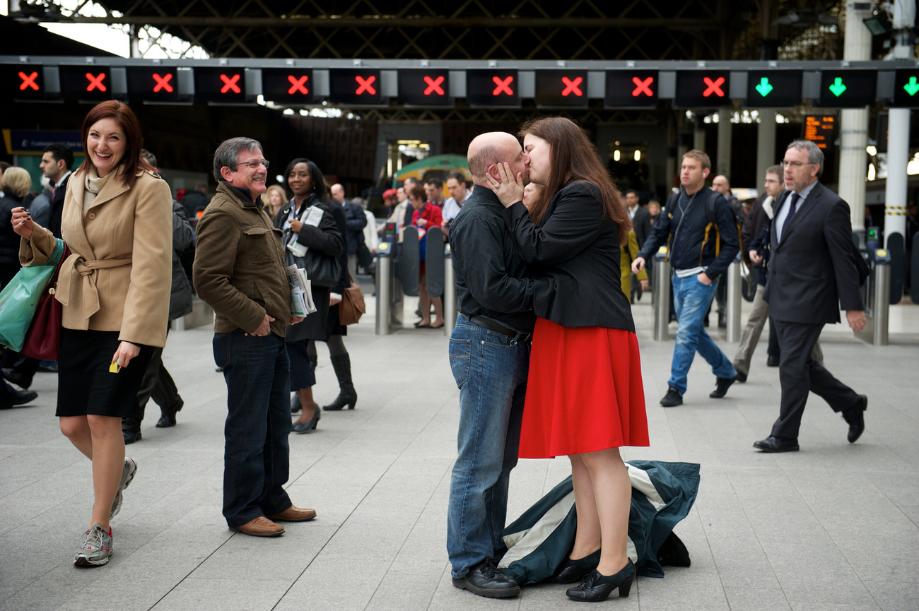 David Walker és Laura O’Meara csókolóznak a London Bridge állomáson, mint minden reggel