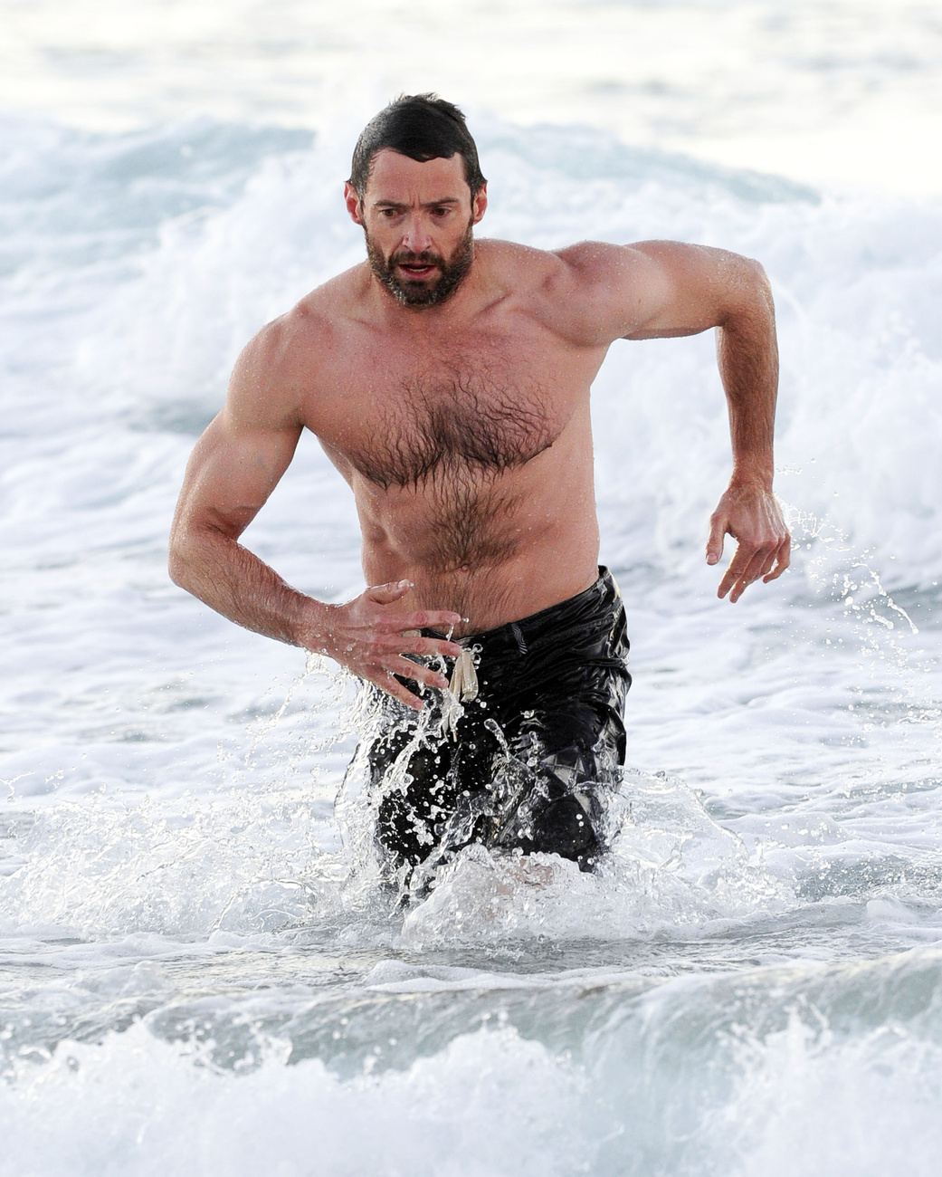 Hugh Jackman kijött az óceánból, Syndney-ben, a Bondi Beachen