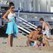 Mario Lopez, barátnője, Courtney és Gia nevű kislánya a strandon