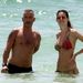 Eros Ramazzotti Miamiben strandol barátnőjével, Marica Pellegrinellivel