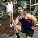 23 éves korában, agyi aneurizma következtében csütörtökön elhunyt indiai otthonában a világ legkisebb testépítője, a mindössze 83,8 centiméterre nőtt Aditya Romeo Dev, adta hírül a The Sun. 