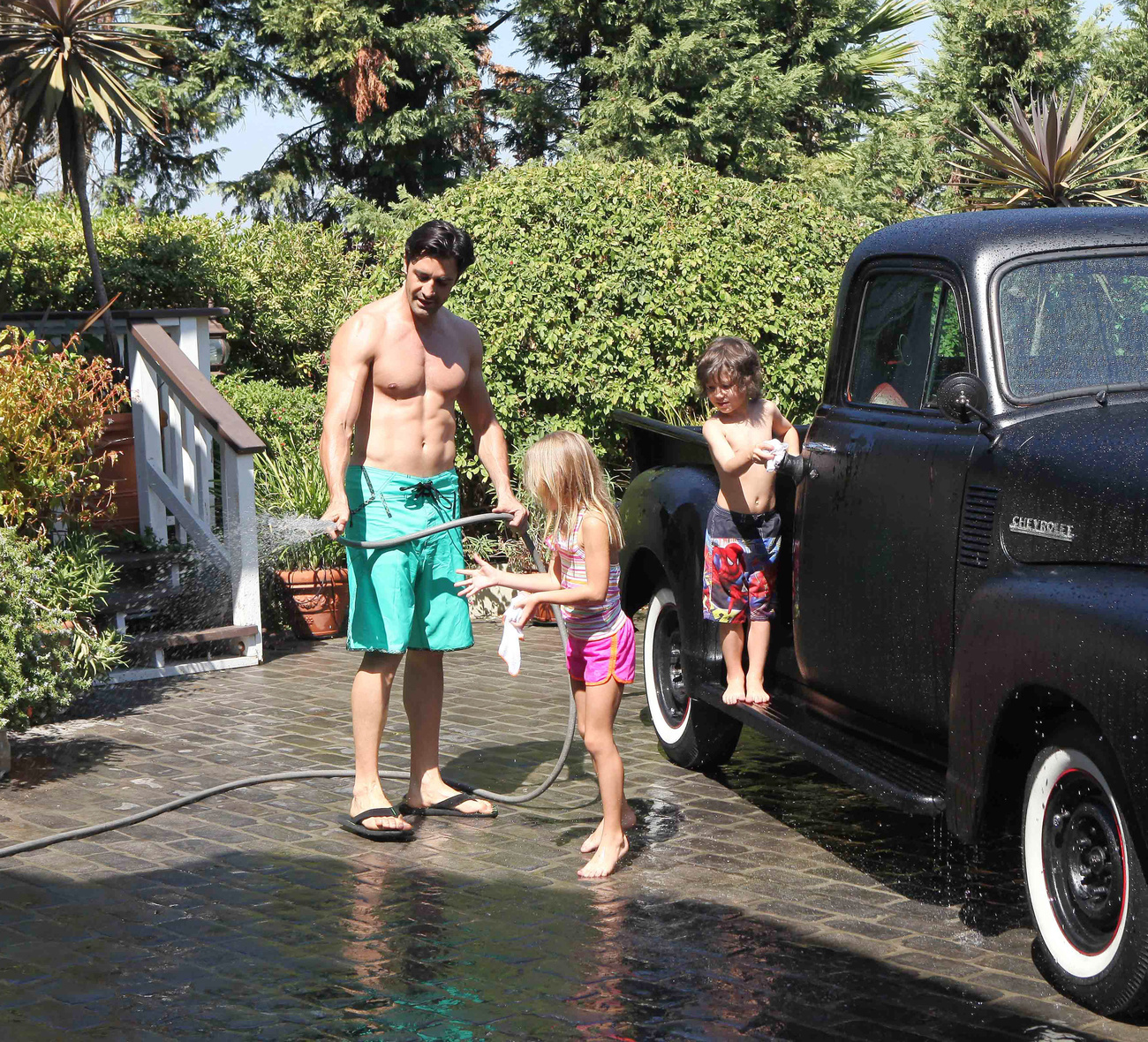 Gilles Marini autót most Los Angeles-i otthonában - segítenek neki gyerekei is