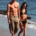 Jim Carrey a strandon Malibuban egy új csajjal