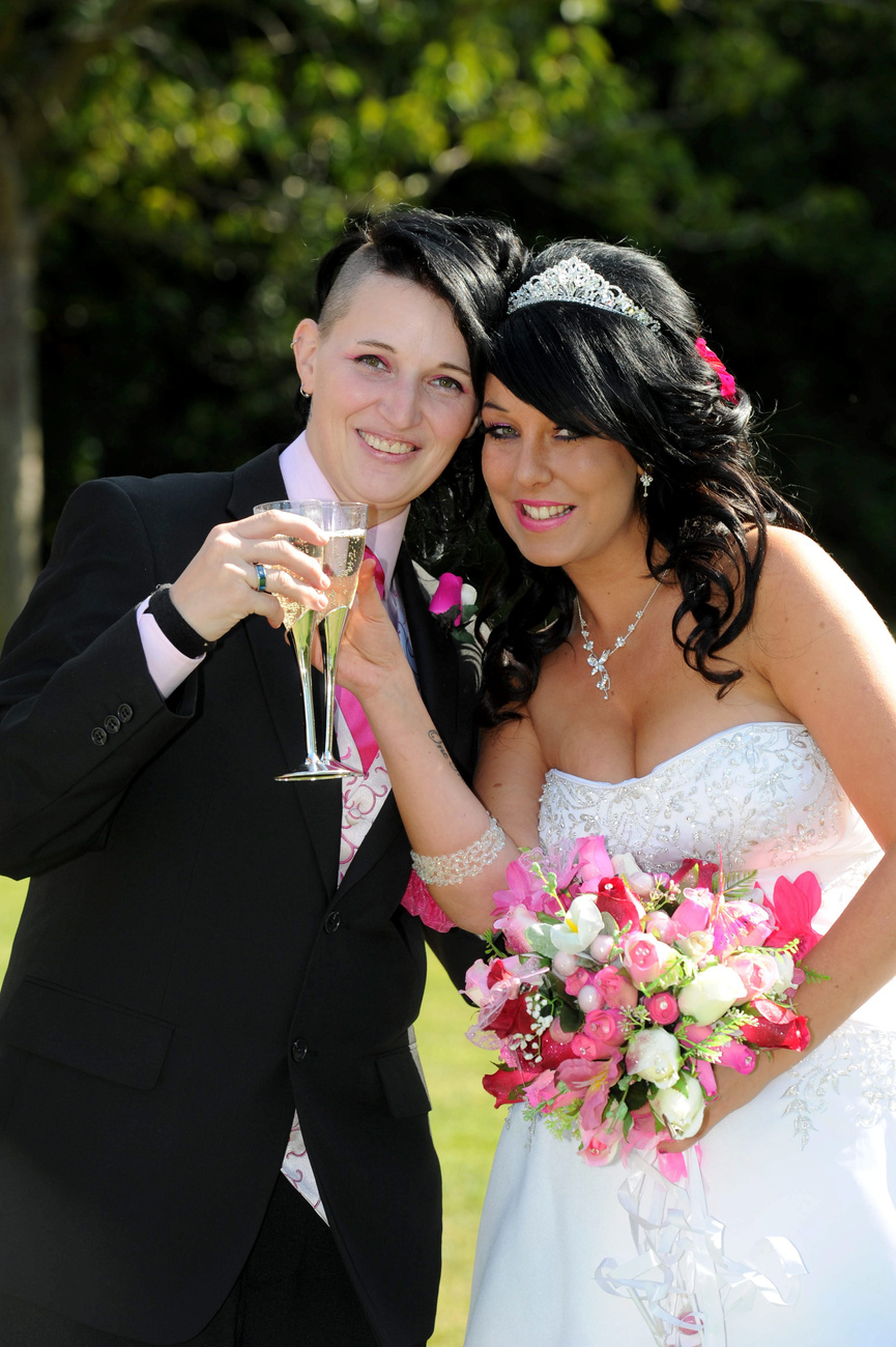 Kerry De'ath és Sarah Woodford esküvője