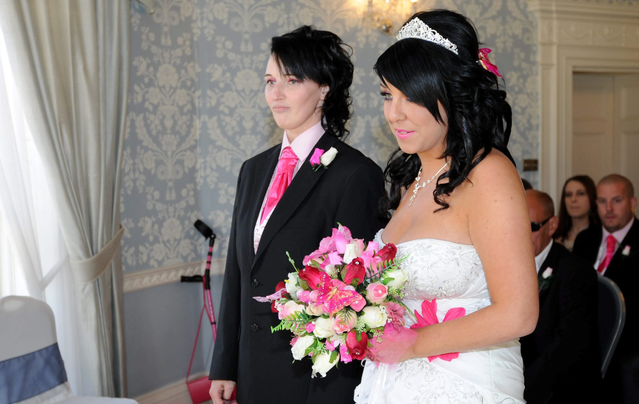 Kerry De'ath és Sarah Woodford esküvője