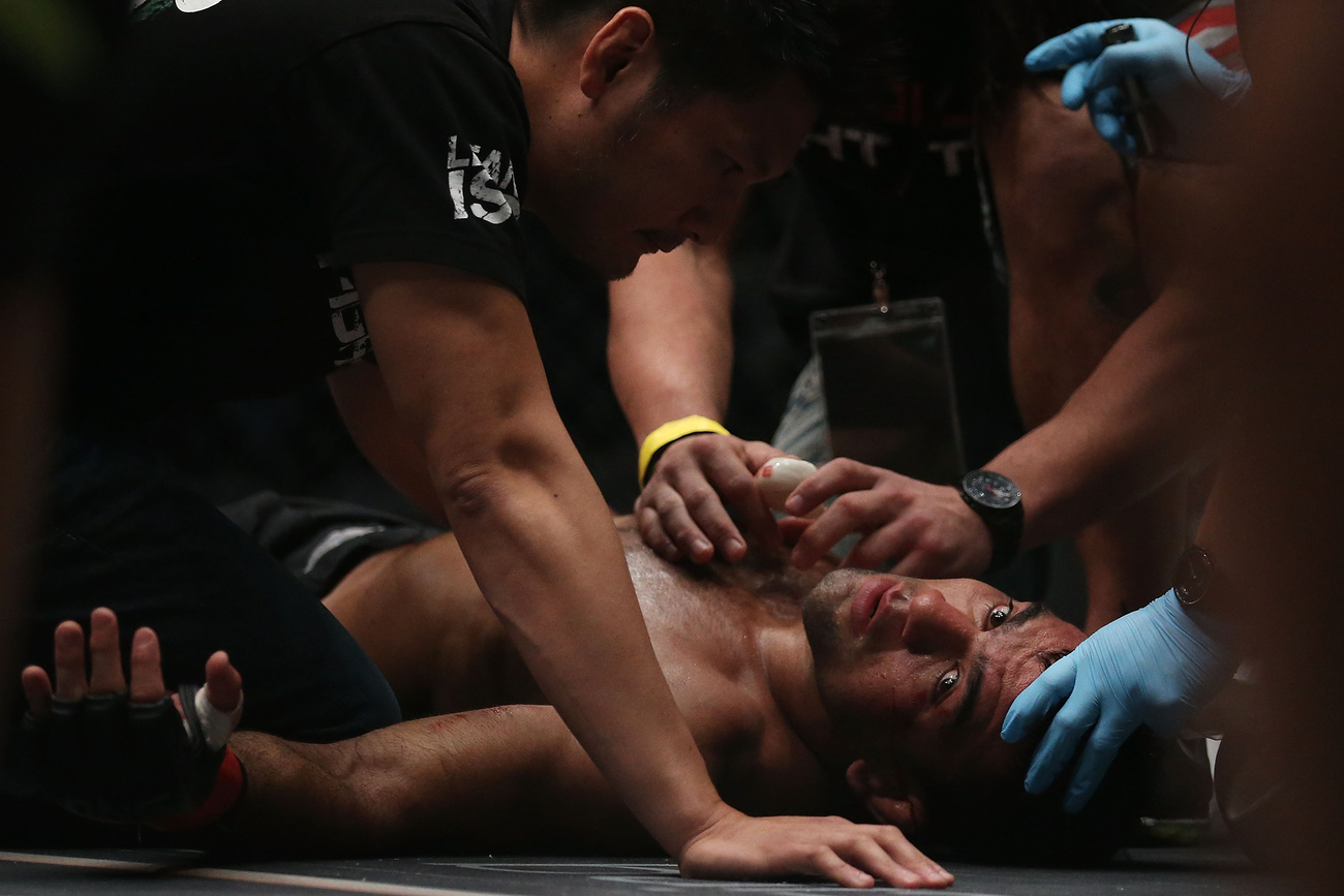 One Fighting bajnokság Szingapúrban - a brazil Leandro Issa, miután kiütötték