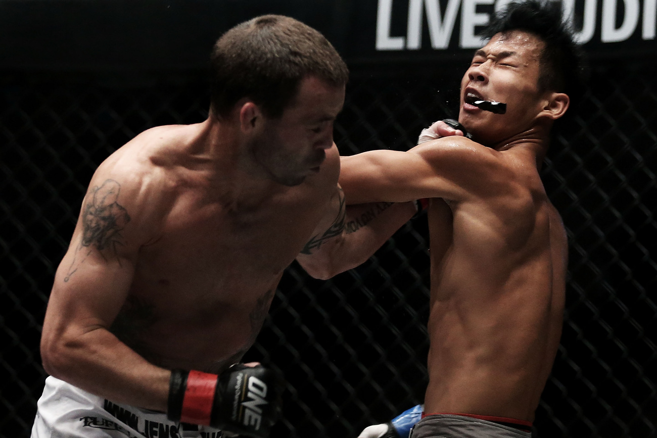 One Fighting bajnokság Szingapúrban - a brazil Leandro Issa, miután kiütötték