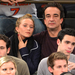 Mary-Kate Olsen és Olivier Sarkozy a Dallas Mavericks vs New York Knicks kosármeccsen a Madison Square Gardenben