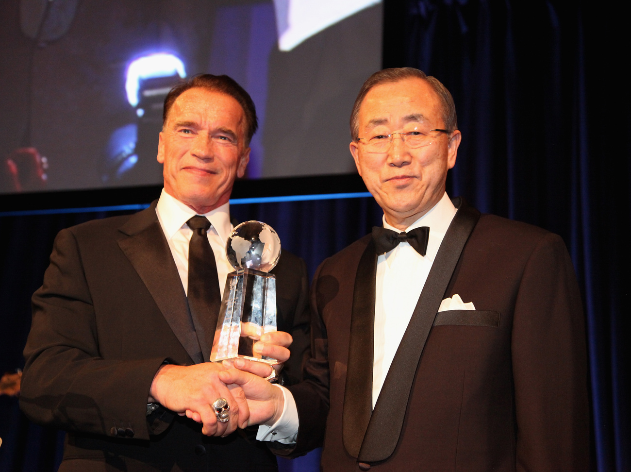 Arnold Schwarzenegger és Pan Gimun, az ENSZ főtitkára.