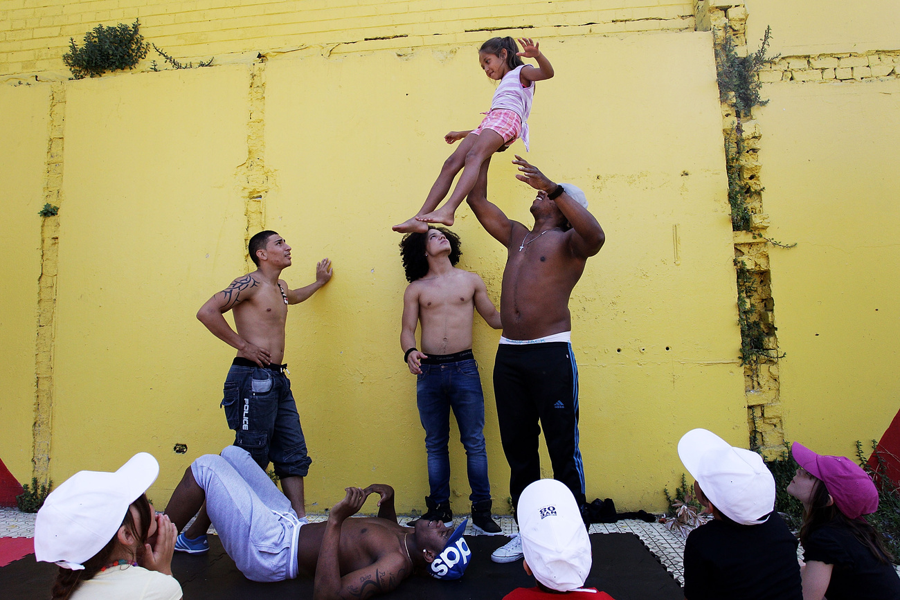 A Circolombia akrobatái, Jonathon, Lil-Louce, Yeckly és Krespo, Ausztráliában trükköznek a gyerekekkel