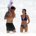 Ewan McGregor családjával vakációzik az óceán partján (illetve benne az óceánban)