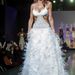Nicola Minetti egy olyan ruhában, amit elvileg menyasszonyi ruhának terveztek