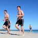 A British and Irish Lions játékosai Ausztráliában strandolnak: a képen Sam Warburton és Owen Farrell