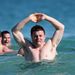 A British and Irish Lions játékosai Ausztráliában strandolnak: a képen felemelt karral Brian O'Driscoll