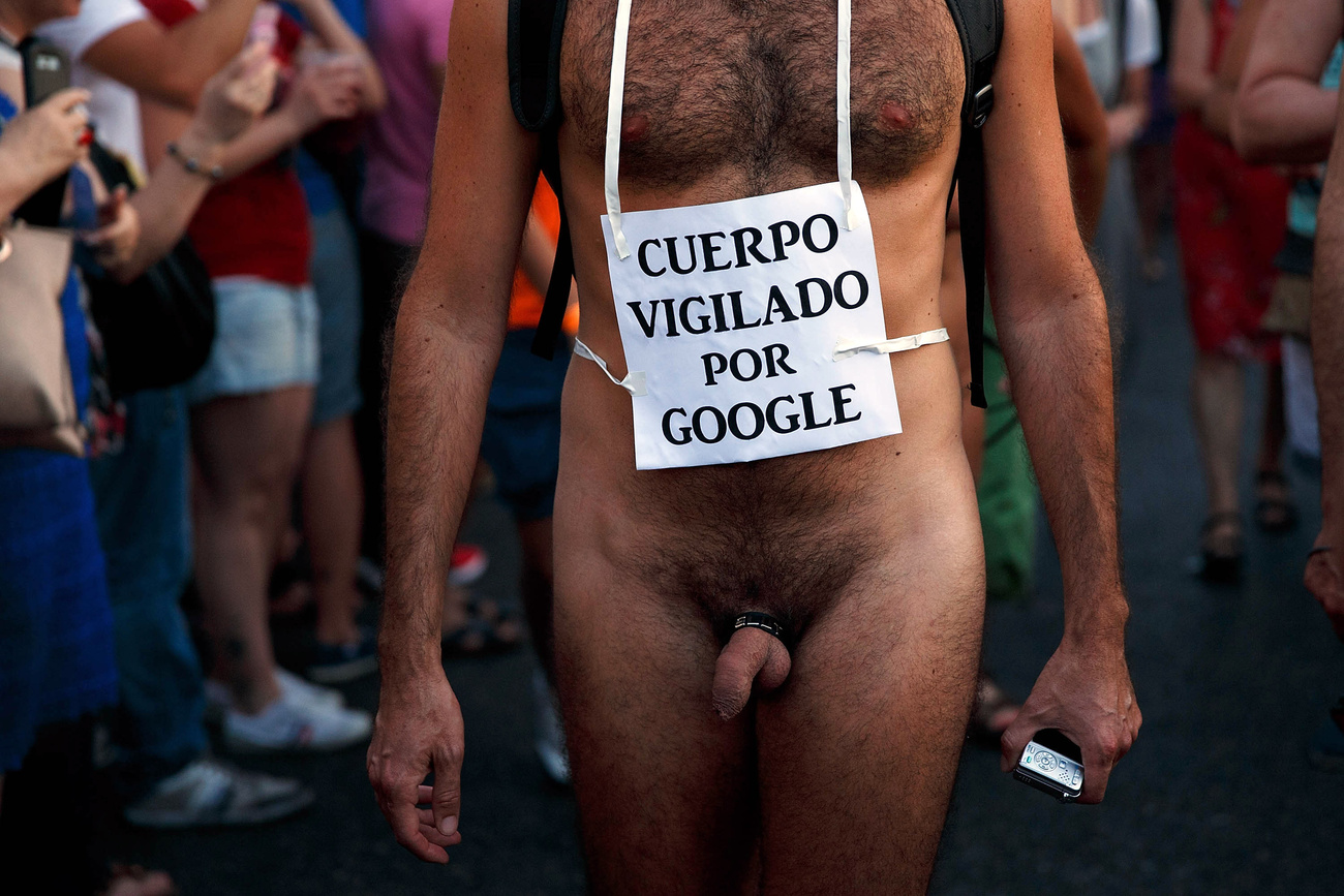„A Google által megfigyelt test” – mondja a felirat