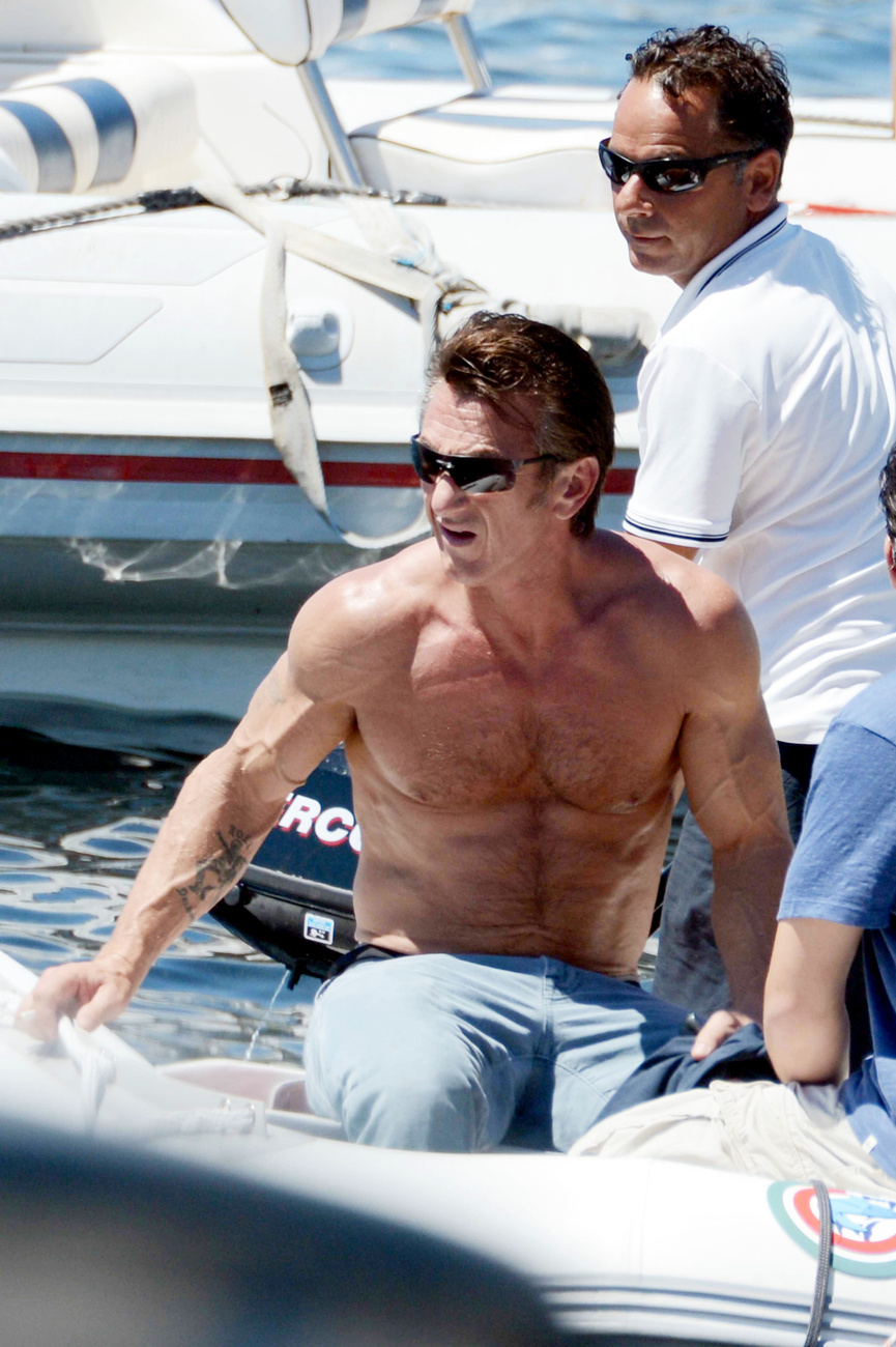 Sean Penn átszállt a yachtba