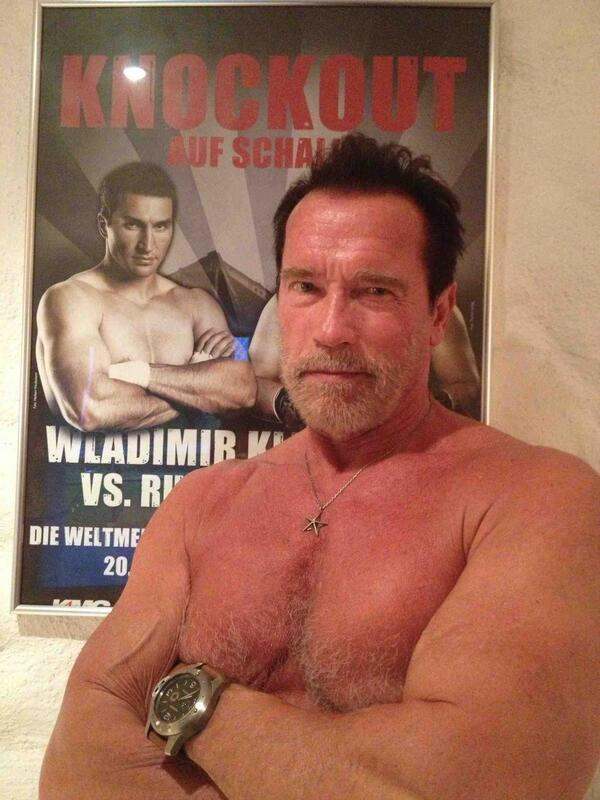 Aztán elmentek együtt vacsorázni: „a twitteres pózolóbajnokság után elmentem Klicskóval vacsorázni” – írja Schwarzenegger