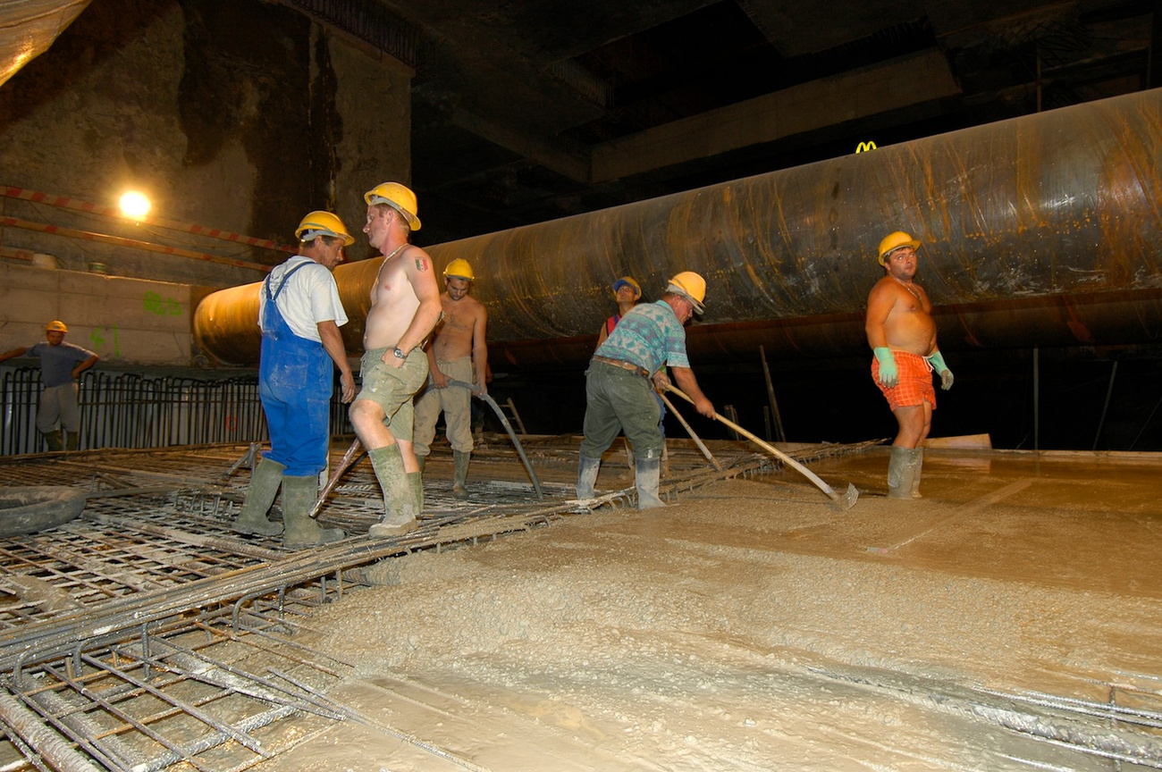 Így dolgoztak a munkások 2007-ben a 4-es metró építkezésén