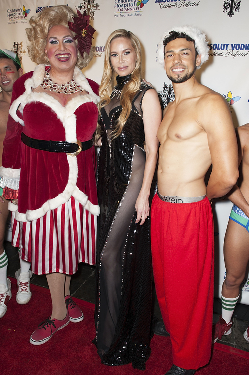 A fiúk karácsonyi hangulatban Kyle Richards színésznővel és az esemény szervezőjével, David Cooley-val
