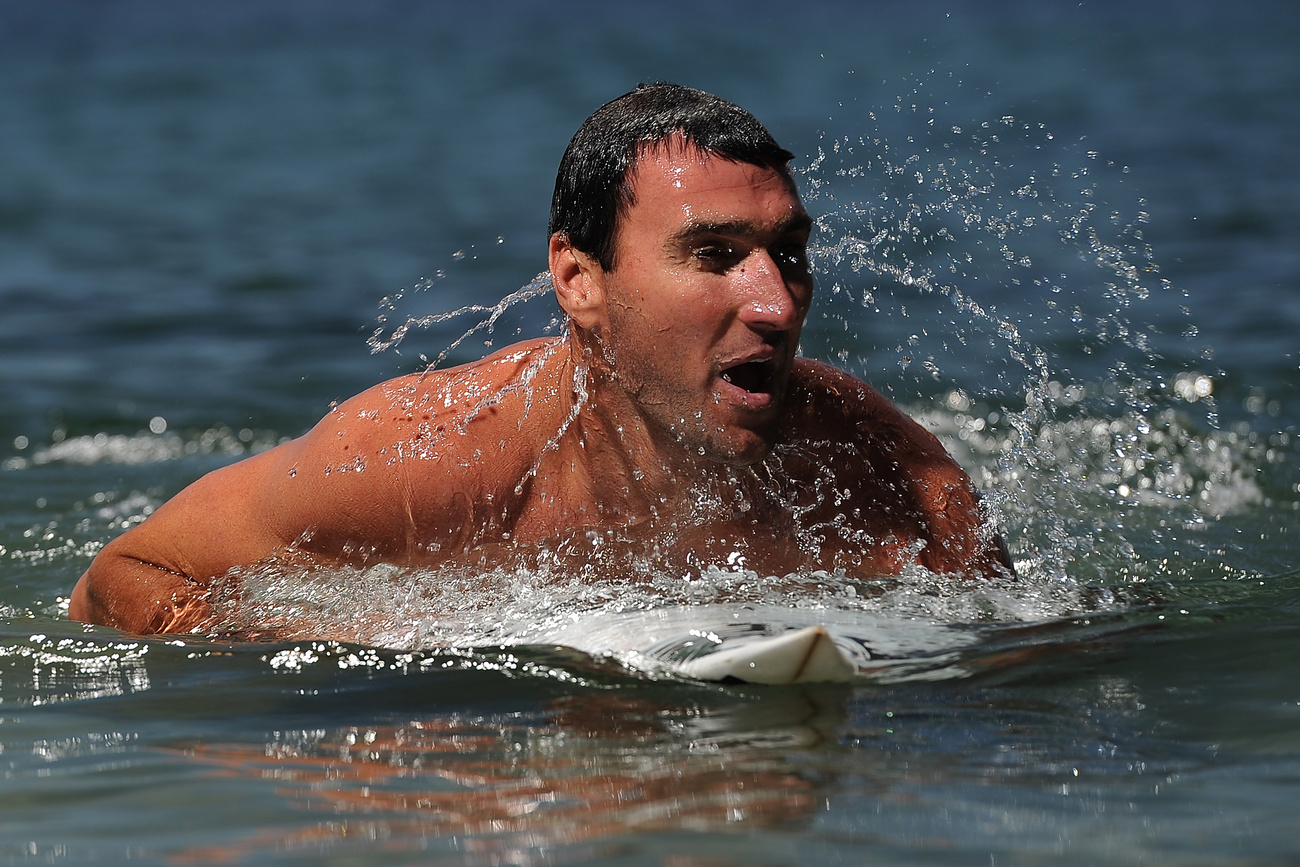 Ausztrália szörfbajnoka a vízben