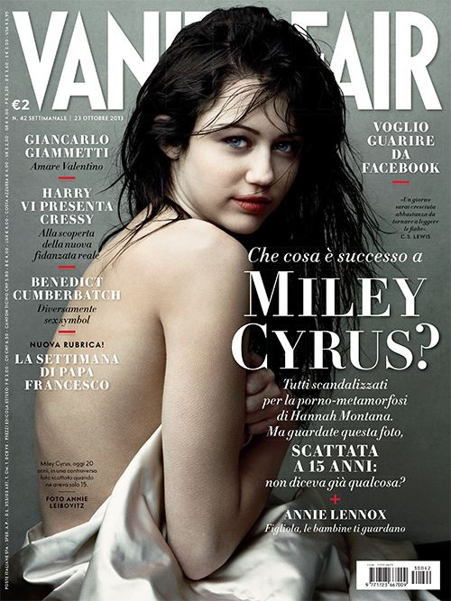 15 évesen topless pózolt a Vanity Fair címlapján. 